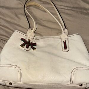 Gucci White Leather Tote with Structured Design